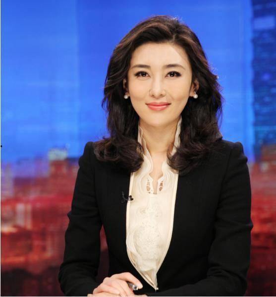 央视女主持李红生活照,镜头之外的生活风采